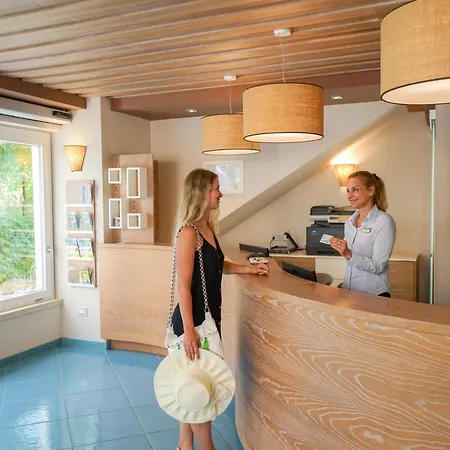 리조트 Baia Del Godano & 4*