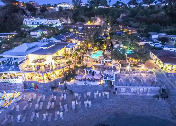 Üdülőközpont Baia Del Godano &